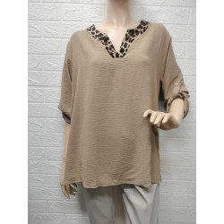 Blusa cuello pico detalle...