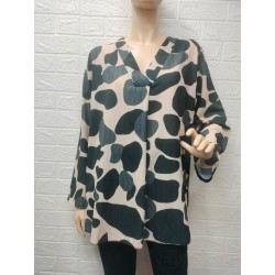 Blusa estampada  camuflaje...