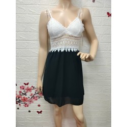 Vestido corto con escote...