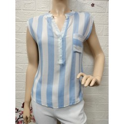 Blusa de rayas con bolsillo...