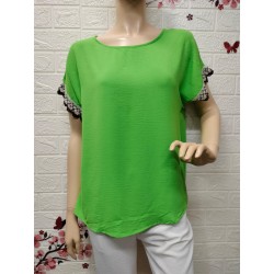 Camiseta con detalle de...