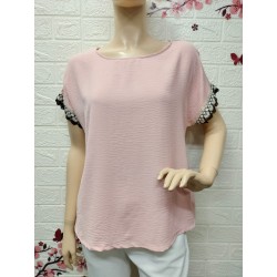 Camiseta con detalle de...