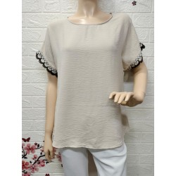 Camiseta con detalle de...
