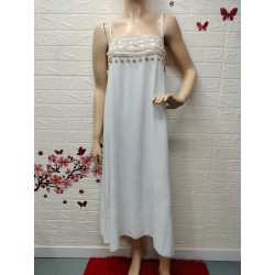 Vestido de tirantes con un...