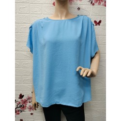 Blusa con detalle de...