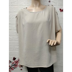Blusa con detalle de...