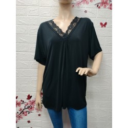 Blusa con un escote en pico...