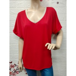 Camiseta tipo blusa con un...