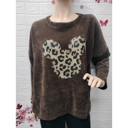 Sudadera presenta un...
