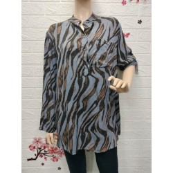 Blusa con estampado animal...