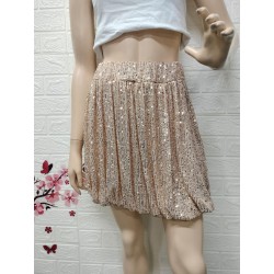 Mini falda cubierta de...