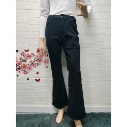 Pantalón estilo acampanado...